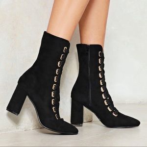 Women’s lace up boots with side zipper NWOT